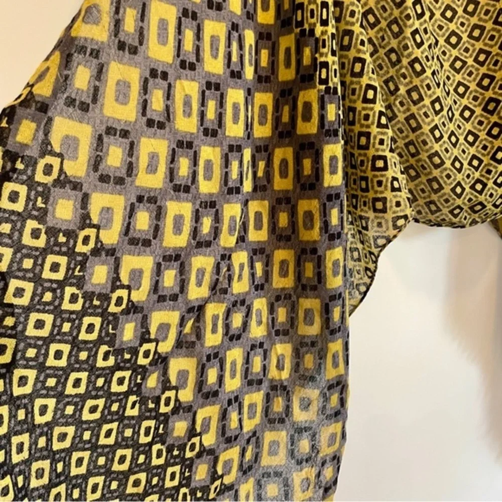Stunning, Geometric Scarf. Vibrant Purples, Grays, Greens, & Yellows.‎ So Soft!